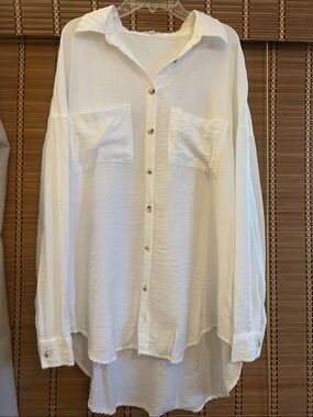 Women's Oversized White Button-Front Shirt - Lightweight Casual